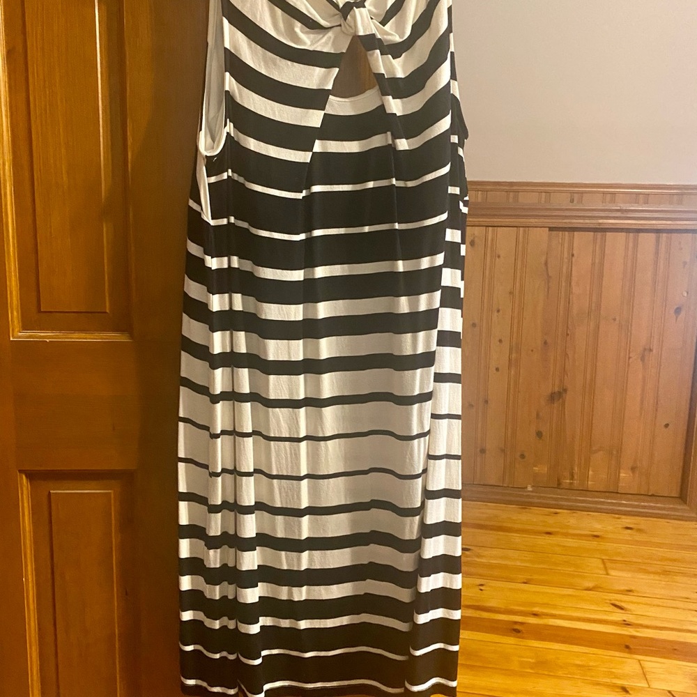 Women’s black & white sheath dress